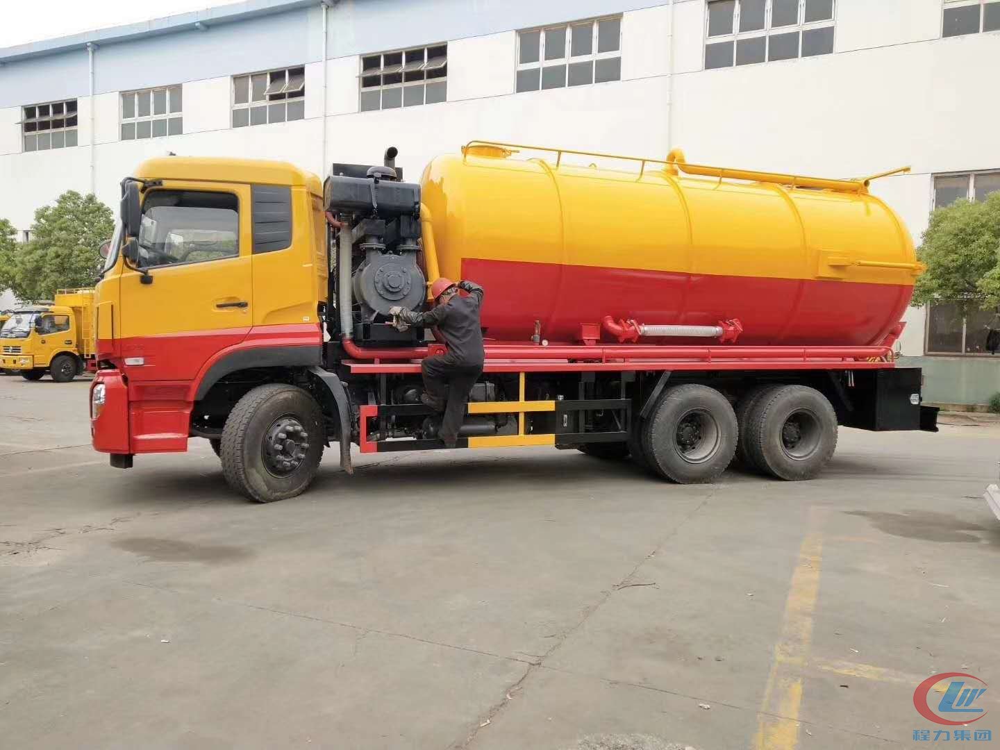 吸污车