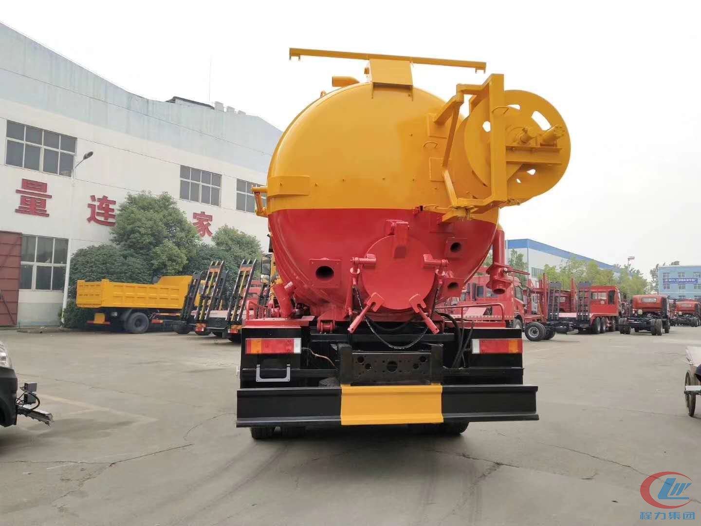 吸污车