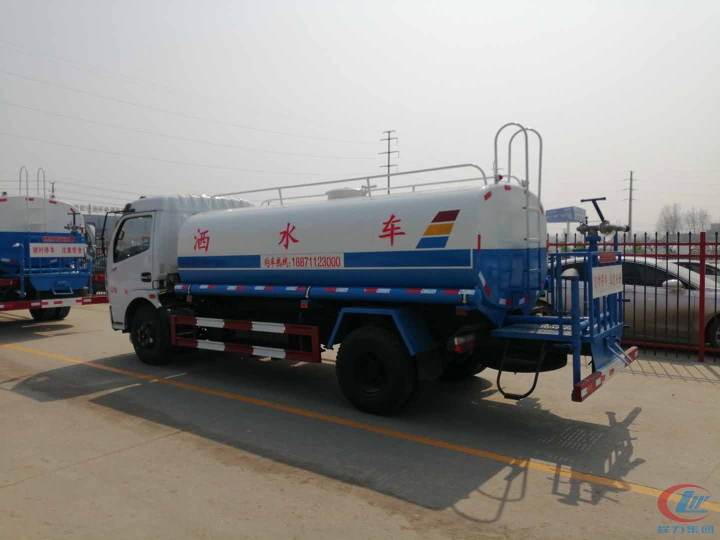 凯时优质运营商威牌东风多利卡洒水车