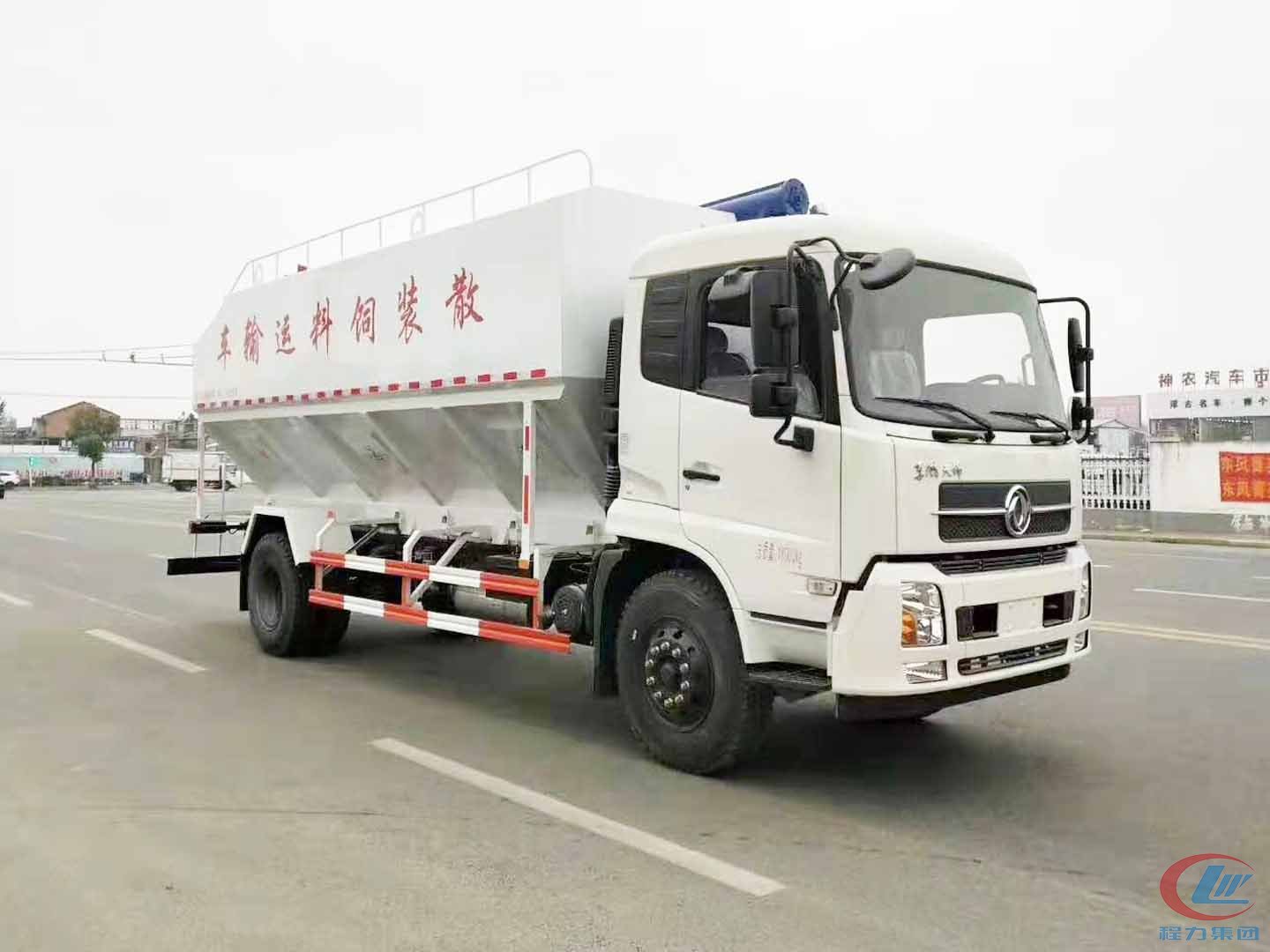 凯时优质运营商10吨天锦散装饲料车高清图