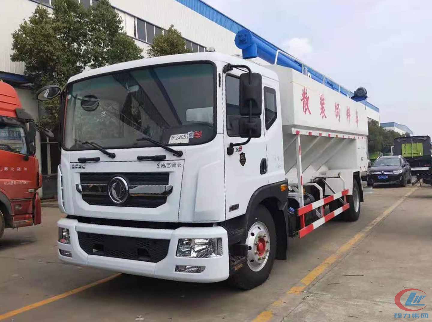 凯时优质运营商东风多利卡D9散装饲料运输车高清图
