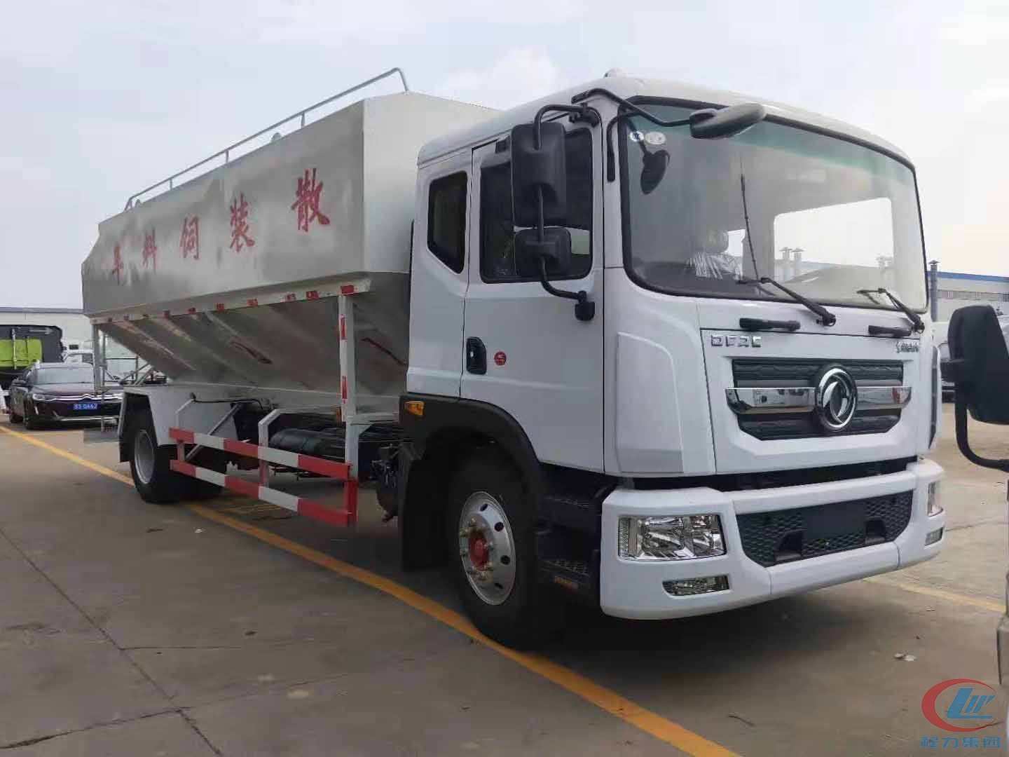 凯时优质运营商东风多利卡D9散装饲料运输车高清图