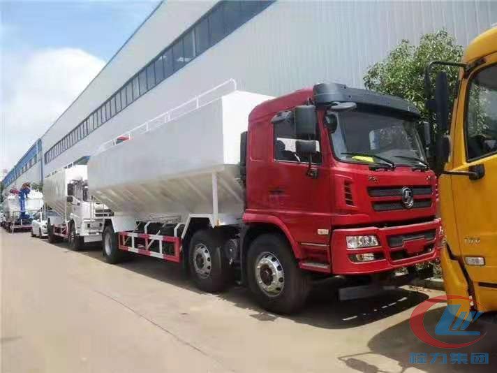 凯时优质运营商陕汽轩德小三轴散装饲料车