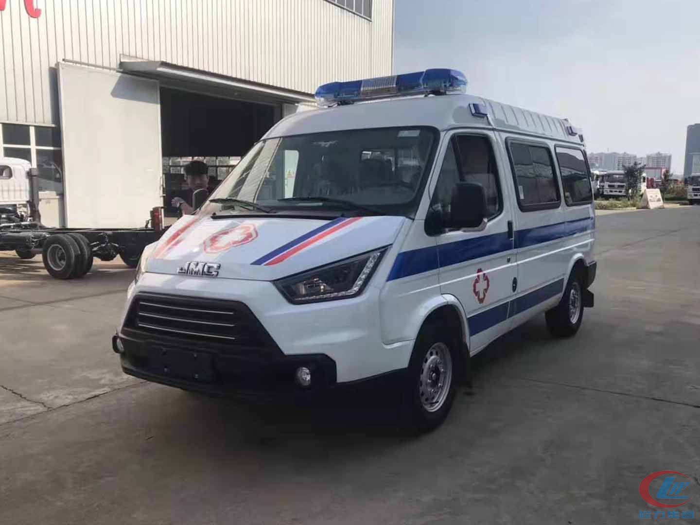 凯时优质运营商福特江铃特顺救护车侧面图