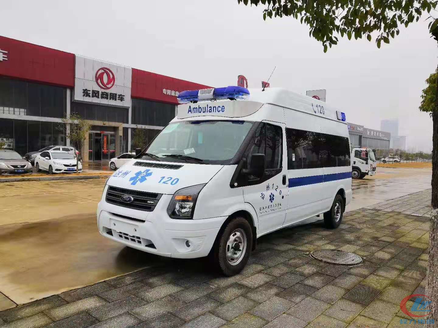 湖北凯时优质运营商福特V348高顶监护型救护车侧面图